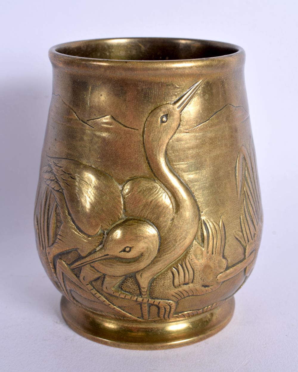 AN ART NOUVEAU FRENCH BRONZE VASE decorated with birds. 9 cm high. - Bild 2 aus 4