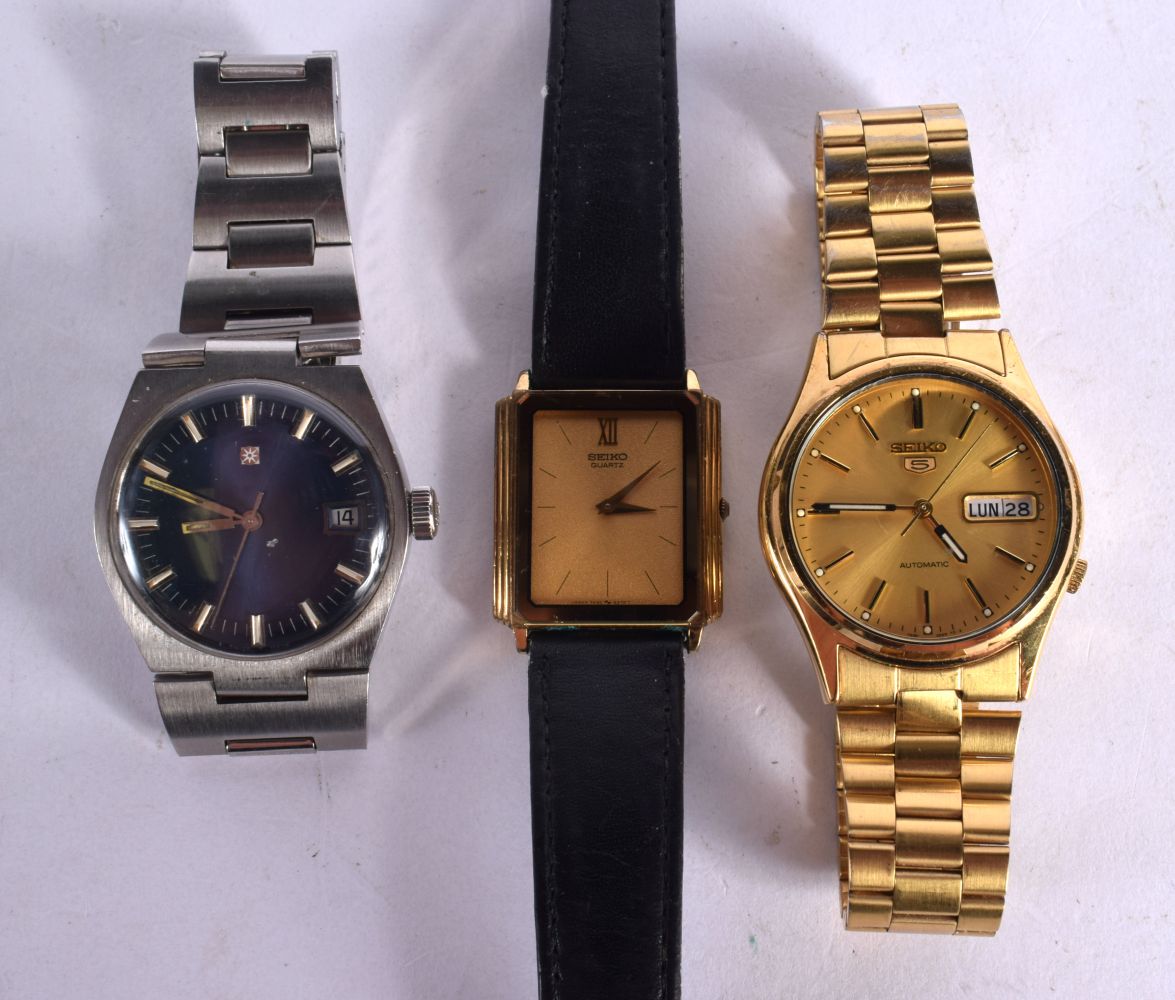 TWO VINTAGE SEIKO WATCHES TOGETHER WITH A TISSOT WATCH. Largest dial 3.8cm (3)