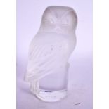 A FRENCH LALIQUE GLASS OWL. 9.5 cm high.