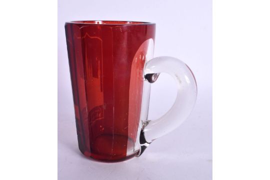 AN ANTIQUE GERMAN RUBY BOHEMIAN GLASS MUG engraved with buildings. 11.5 cm high. - Image 2 of 5