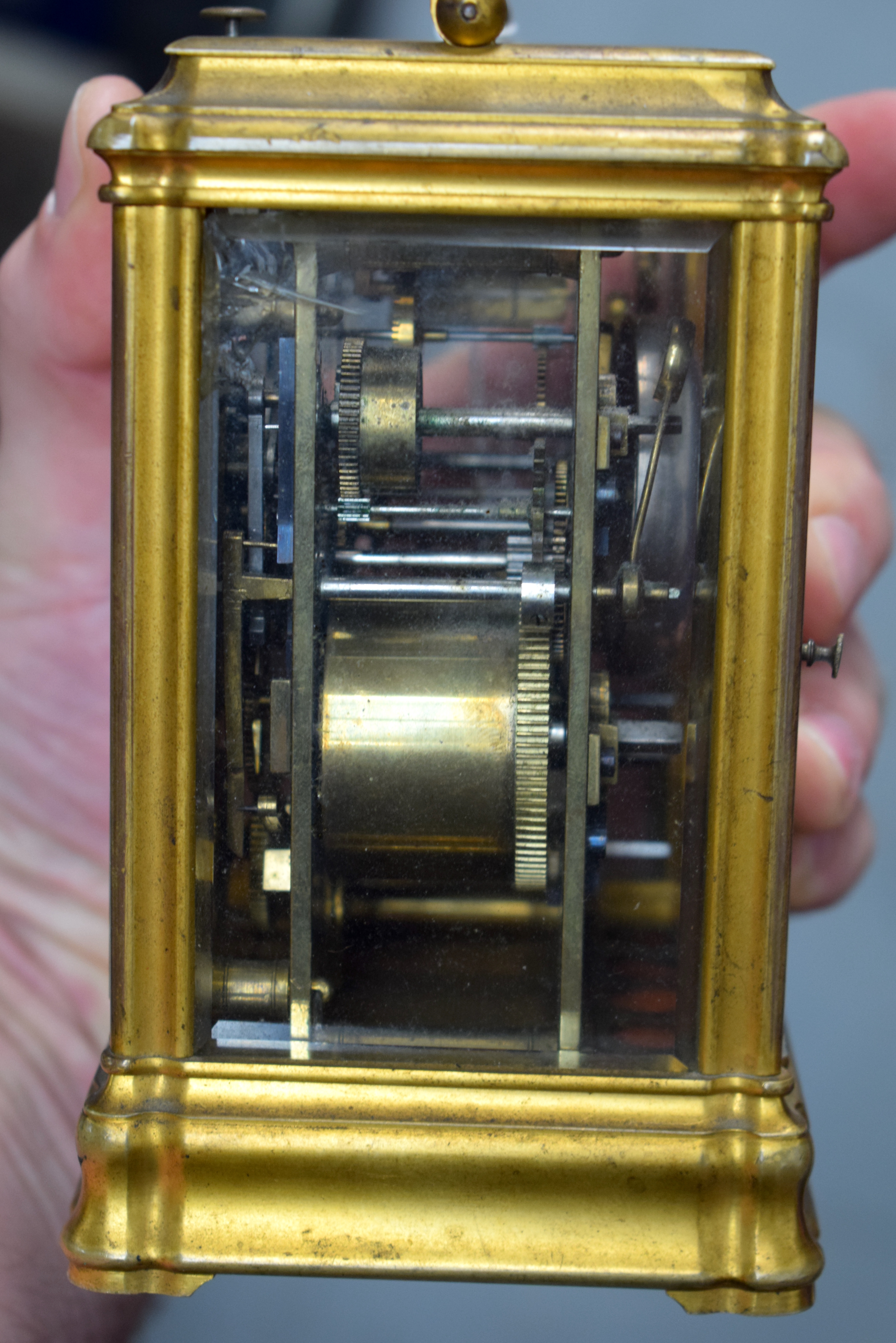 AN ANTIQUE FRENCH BRASS REPEATING CARRIAGE CLOCK retailed by Paul Magnier of Paris, with subsidiary - Image 12 of 12