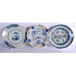 THREE 17TH/18TH CENTURY CHINESE EXPORT PORCELAIN PLATES Kangxi/Yongzheng. 21.5 cm diameter. (3)