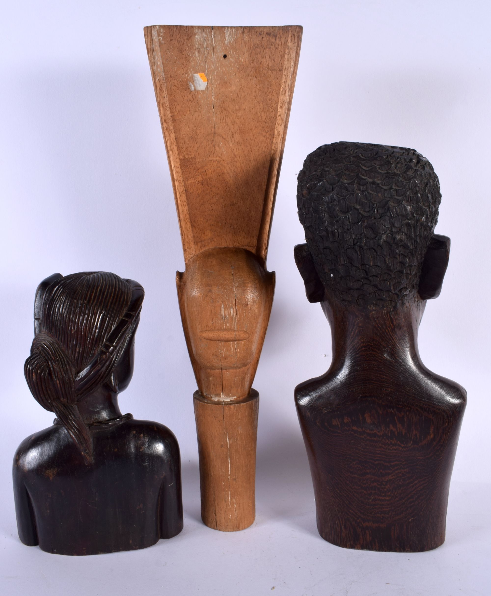 A COLLECTION OF VINTAGE AFRICAN TRIBAL ARTEFACTS. (qty) - Bild 8 aus 13