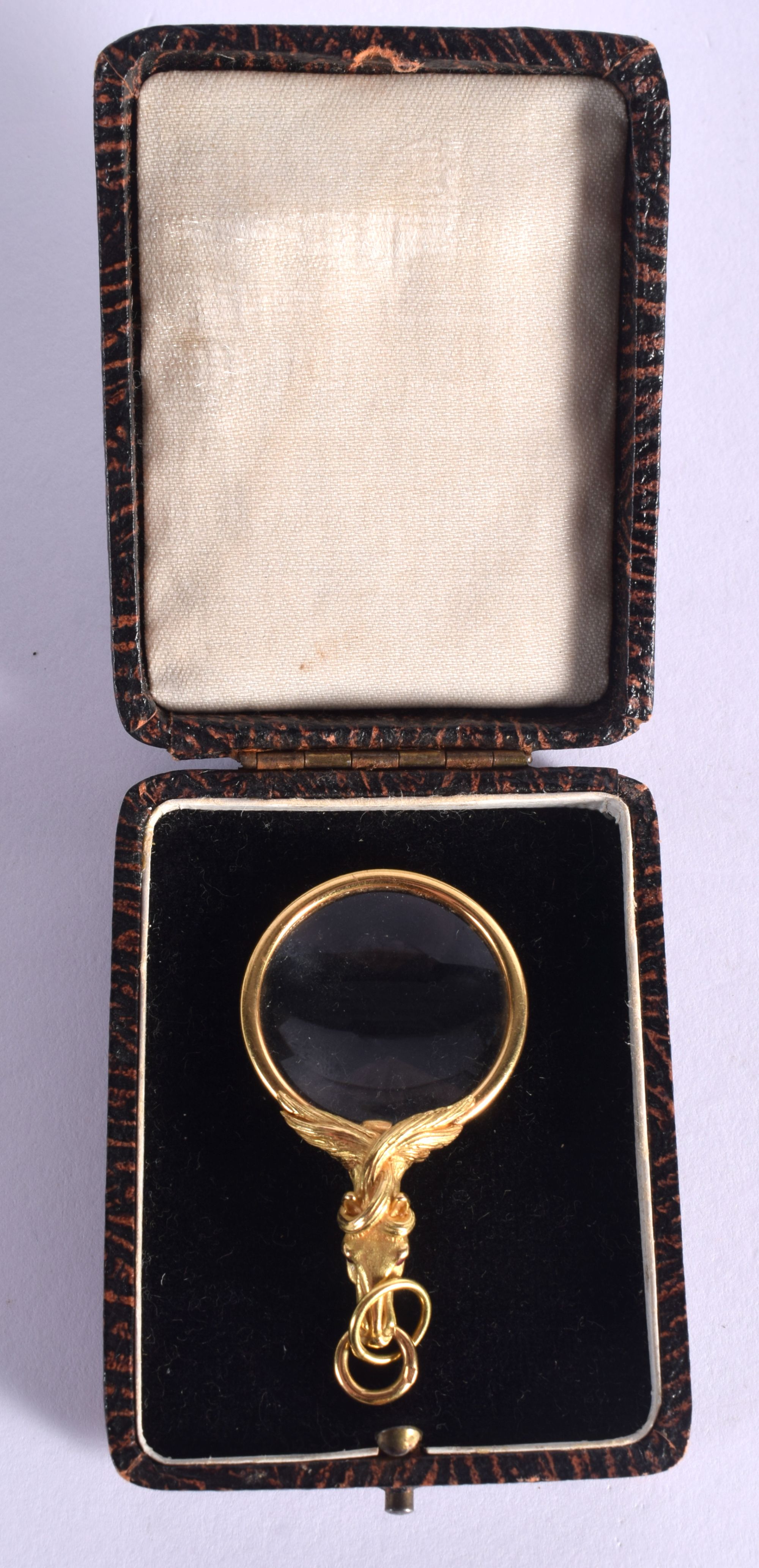 A FINE ANTIQUE 18CT GOLD AND RUBY HORSE HEAD MAGNIFYING GLASS. 13 grams. 5.5 cm x 3 cm.