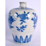 A SMALL 18TH/19TH CENTURY CHINESE BLUE AND WHITE PORCELAIN VASE Late Qianlong/Jiaqing, painted with