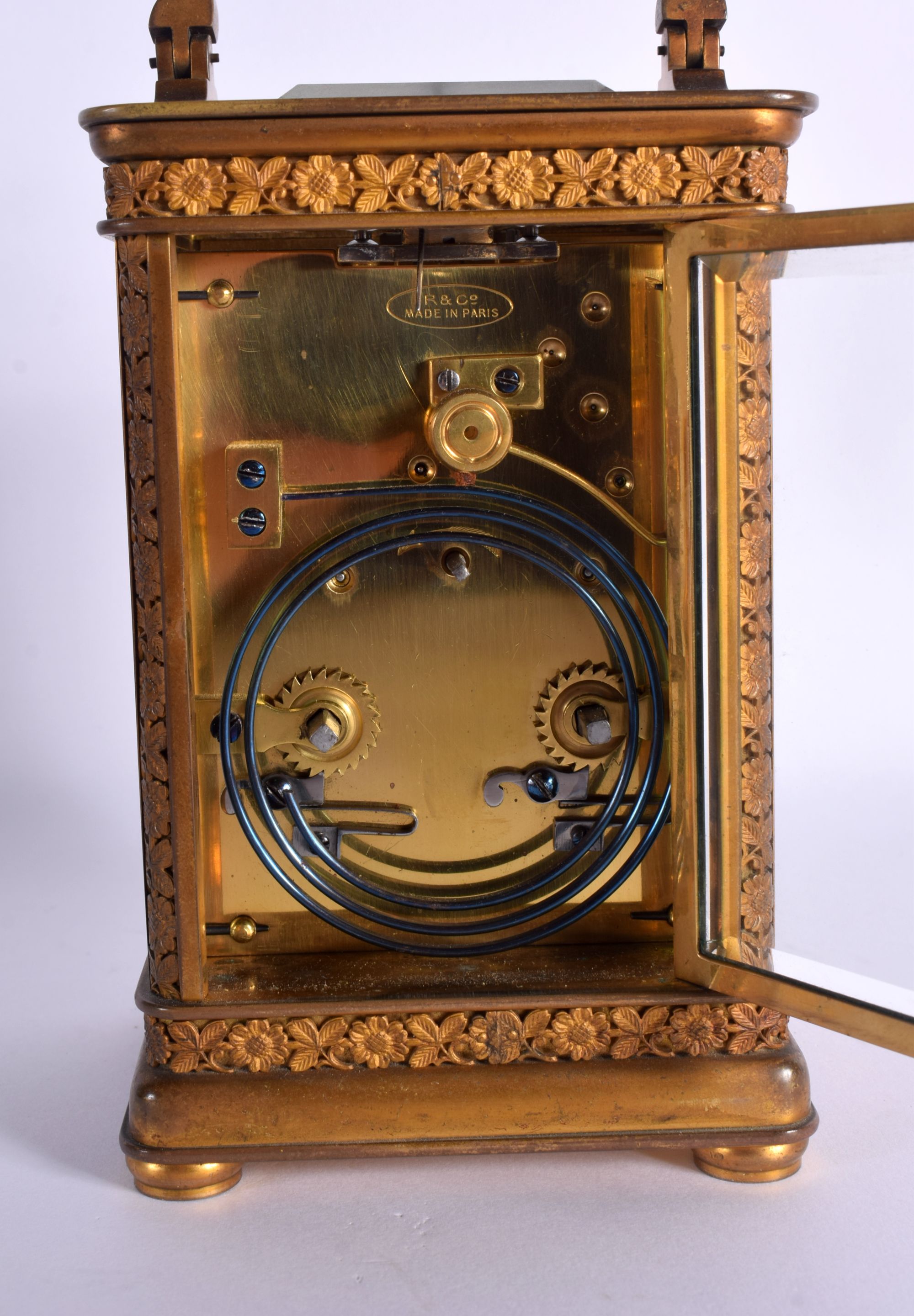 AN ANTIQUE FRENCH BRASS REPEATING CARRIAGE CLOCK with foliate engraved case and handle. 18.5 cm high - Image 3 of 5