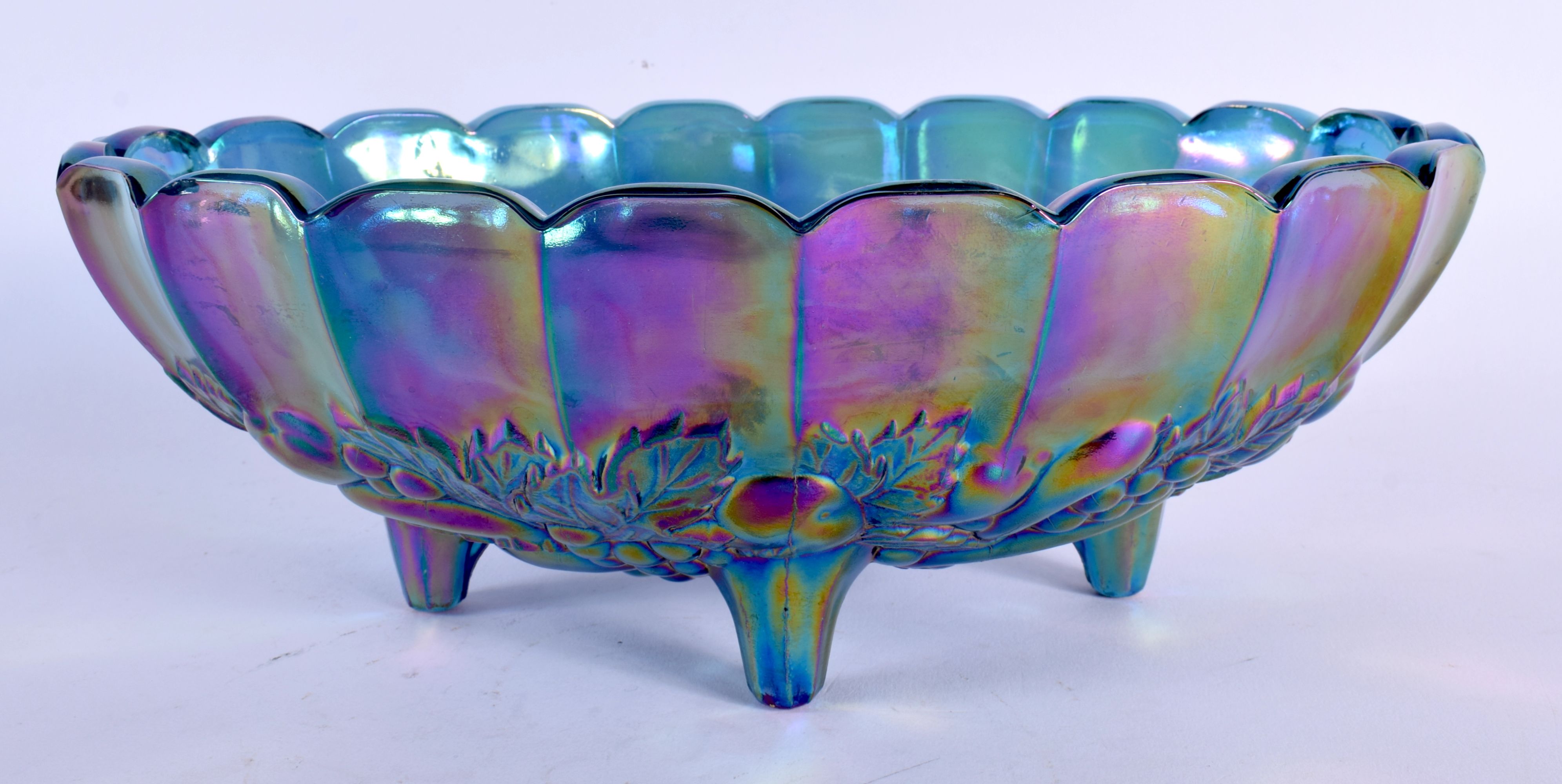 A VINTAGE CARNIVAL GLASS RIBBED BOWL. 30 cm x 22 cm. - Image 2 of 4