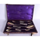 A CASED SET OF SCANDINAVIAN SILVER SPOONS. 102 grams. Largest 19 cm x 5 cm.