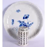 A LARGE ROYAL COPENHAGEN BLUE AND WHITE PORCELAIN PLATE. 24 cm diameter.