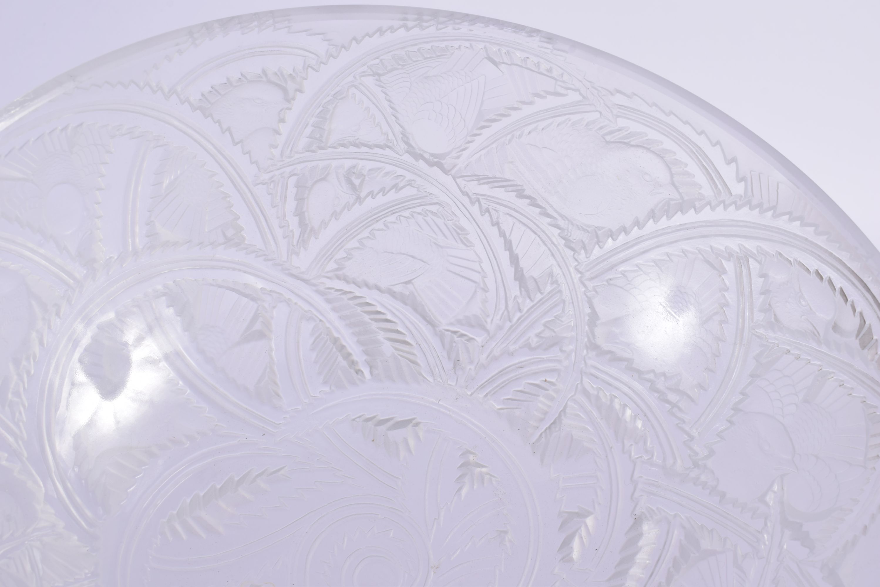 A LARGE FRENCH LALIQUE GLASS VASE decorated with birds and foliage. 22 cm x 10 cm. - Image 3 of 6