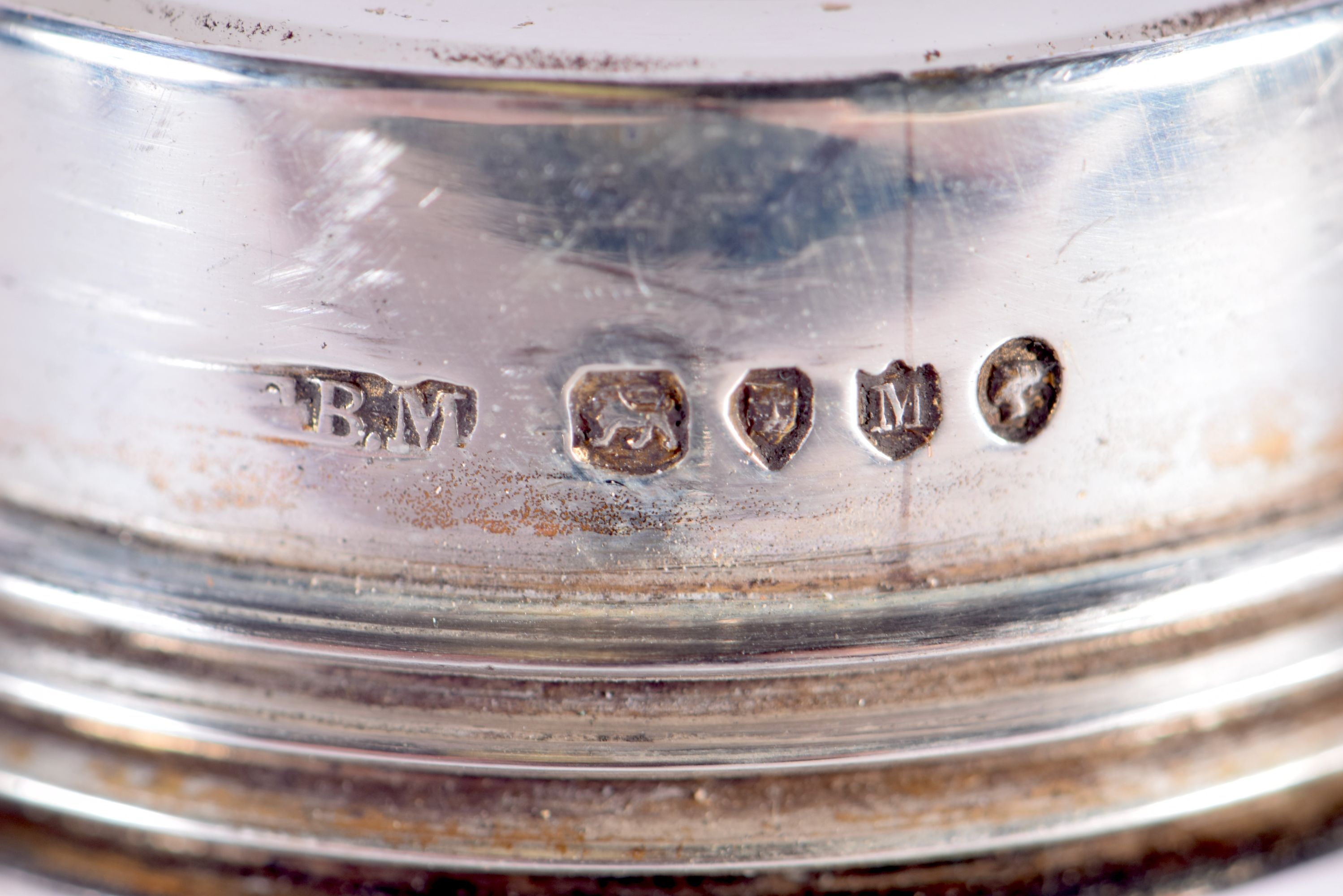 A VICTORIAN SILVER TOPPED SCENT BOTTLE. 16 cm x 10 cm. - Image 4 of 4