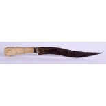 A RARE 12TH / 13TH CENTURY BONE, STEEL AND GOLD INLAID PESHKABZ KNIFE C1110- 1290