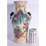A LARGE 19TH CENTURY CHINESE FAMILLE ROSE CRACKLE GLAZED VASE Qing, painted with warriors. 34 cm x 1