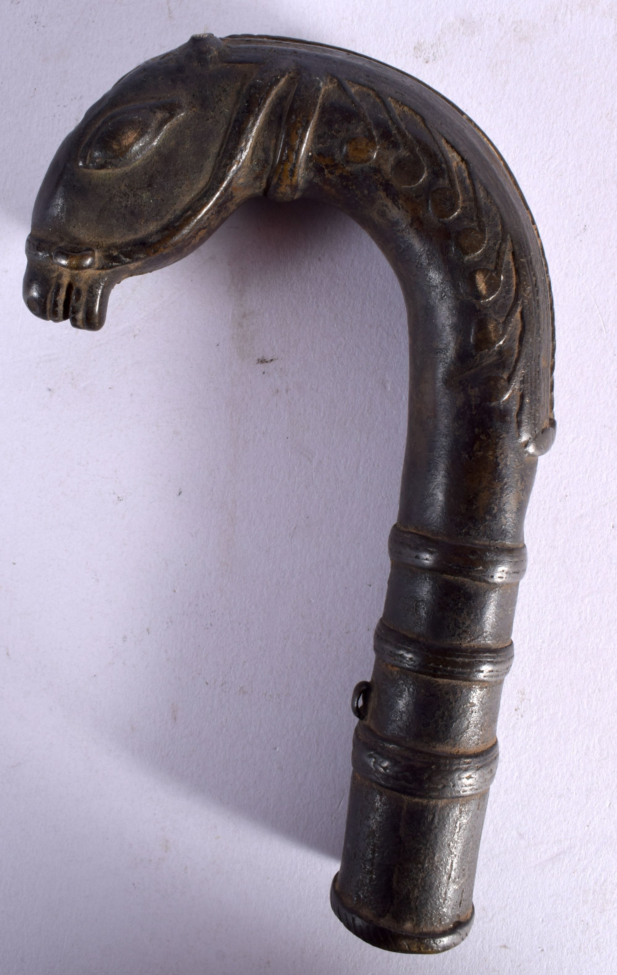 AN UNUSUAL 18TH CENTURY INDIAN BRONZE HORSE HEAD STAFF HANDLE Mughal style. 15 cm x 9 cm. - Bild 2 aus 5