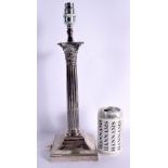 A LARGE ANTIQUE COUNTRY HOUSE SILVER PLATED CORINTHIAN COLUMN LAMP. 39 cm high.