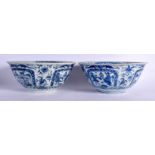 A PAIR OF 17TH/18TH CENTURY CHINESE BLUE AND WHITE PORCELAIN BOWLS Kangxi, painted with figures with