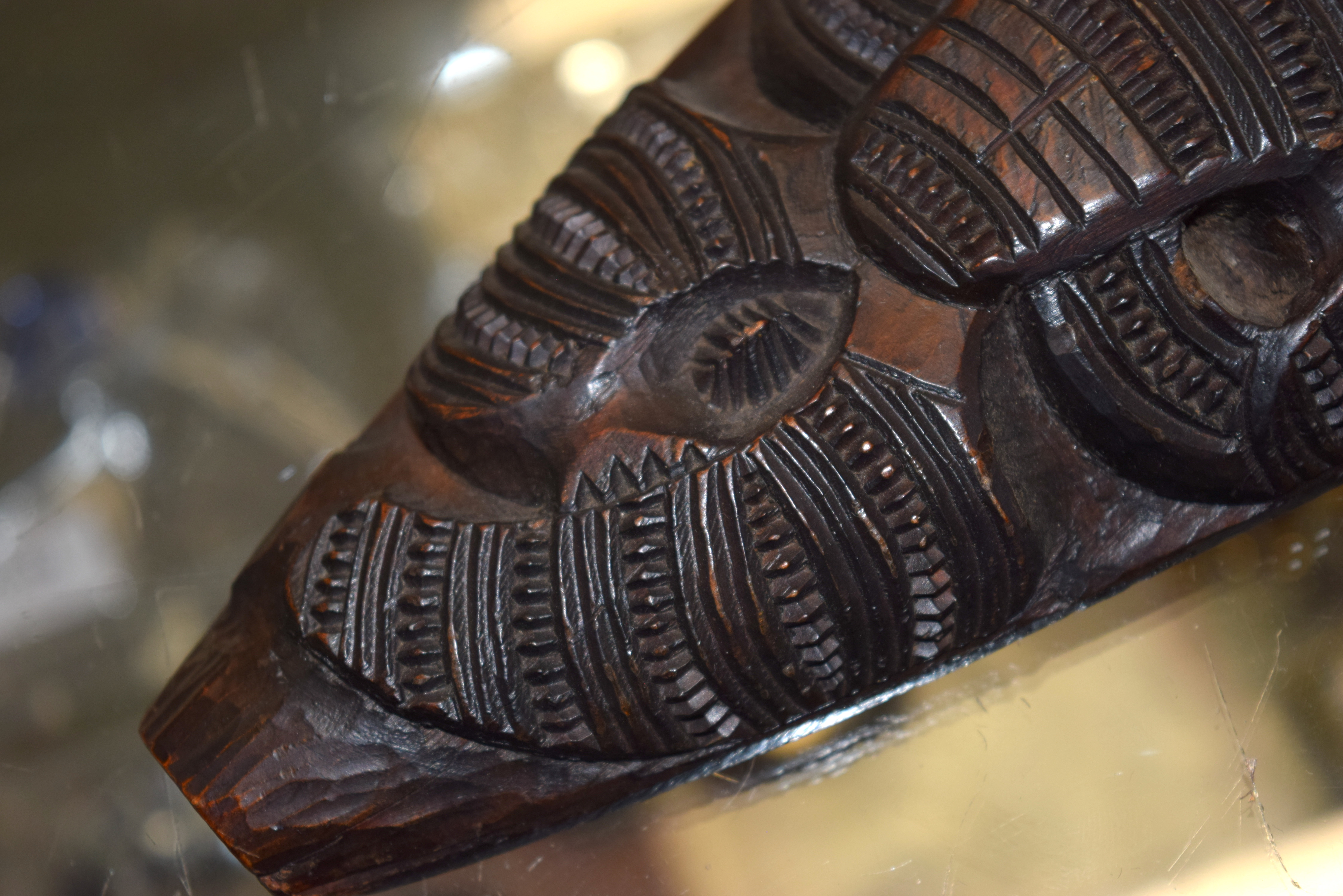 AN UNUSUAL EARLY 20TH CENTURY MAORI TRIBAL NEW ZEALAND CARVED WOOD CLUB possibly a Wahaiki, with fla - Image 16 of 22