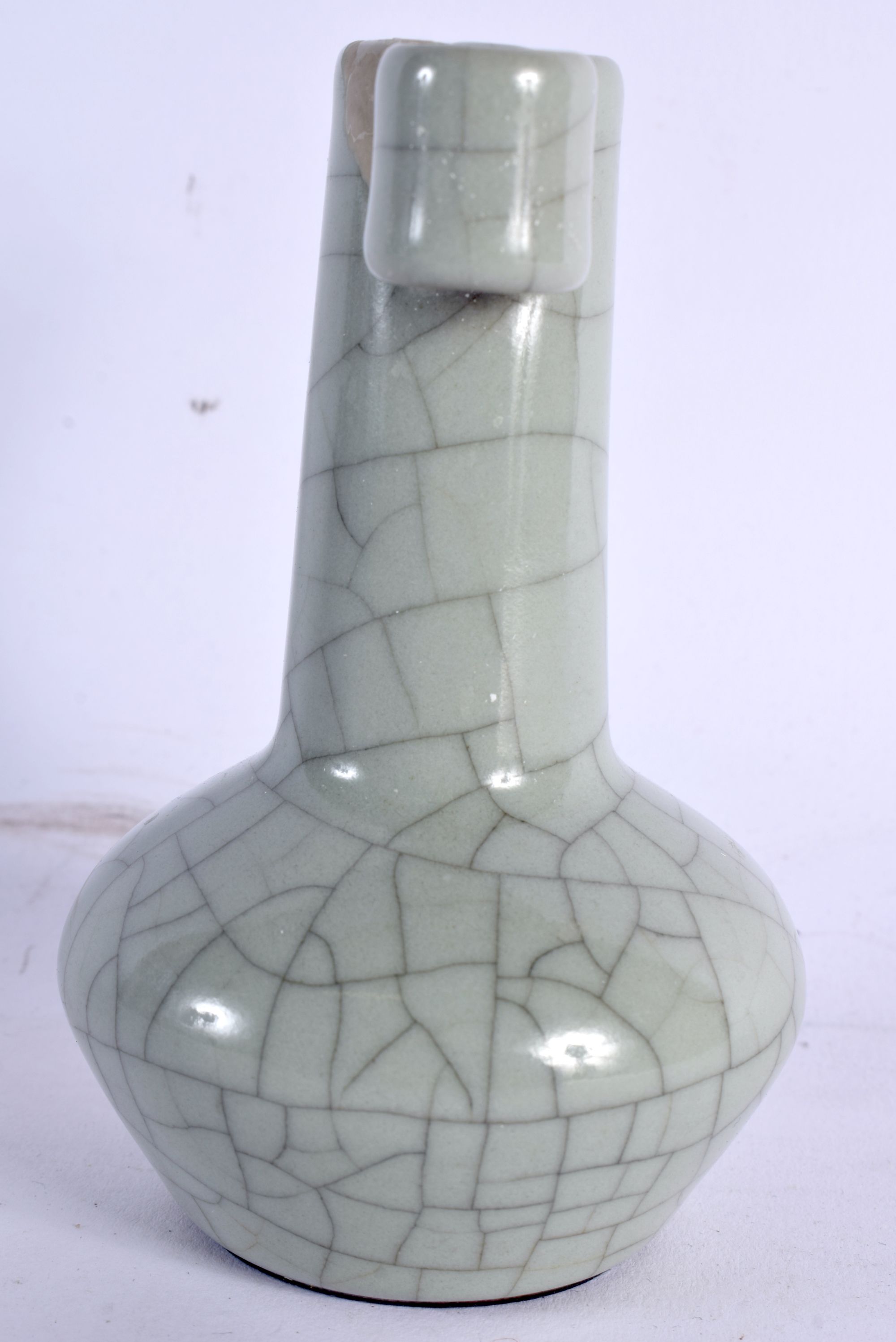 A FINE AND RARE 18TH CENTURY CHINESE GE TYPE TWIN HANDLED ARROW VASE Yongzheng mark and period, of e - Bild 5 aus 24