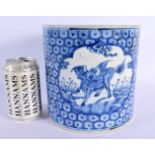 A CHINESE BLUE AND WHITE PORCELAIN BRUSH POT 20th Century, painted with winged beasts. 17 cm x 17 cm