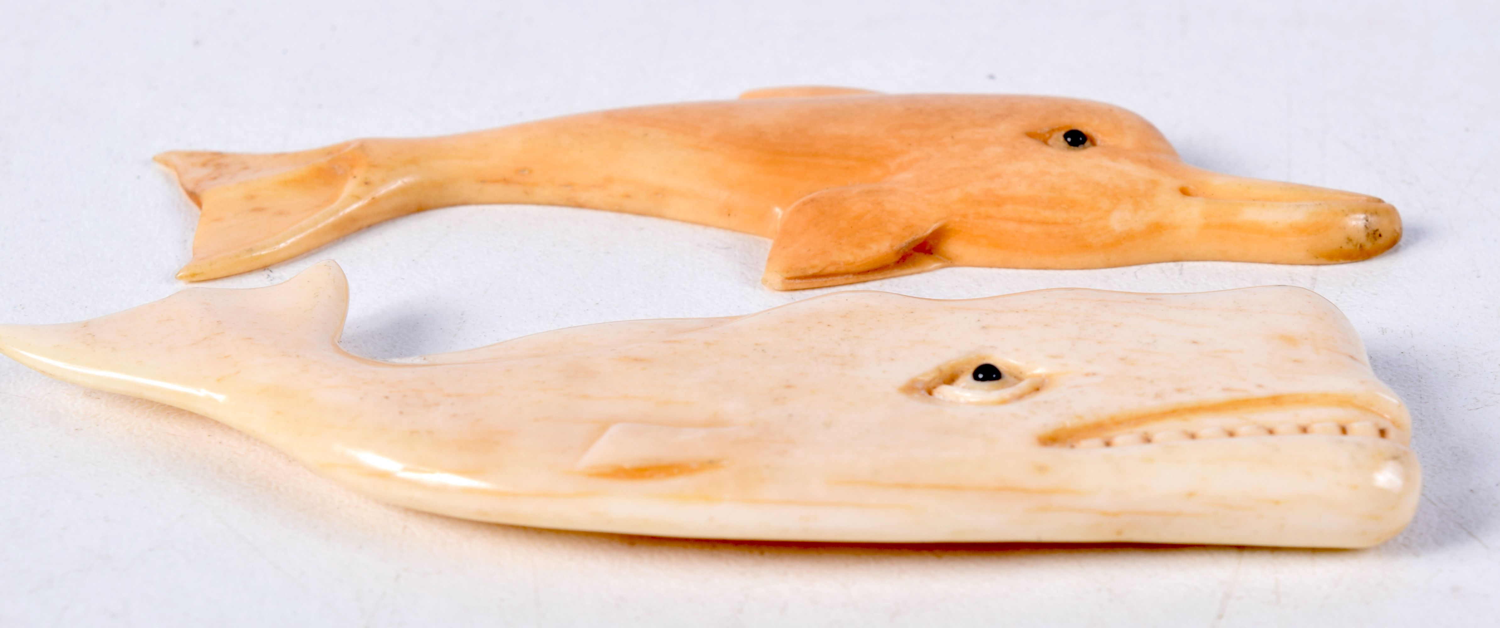 TWO CARVED BONE ANIMALS, A WHALE AND A DOLPHIN. Largest 8.1cm x 2.3cm x 0.6cm (2) - Image 3 of 3