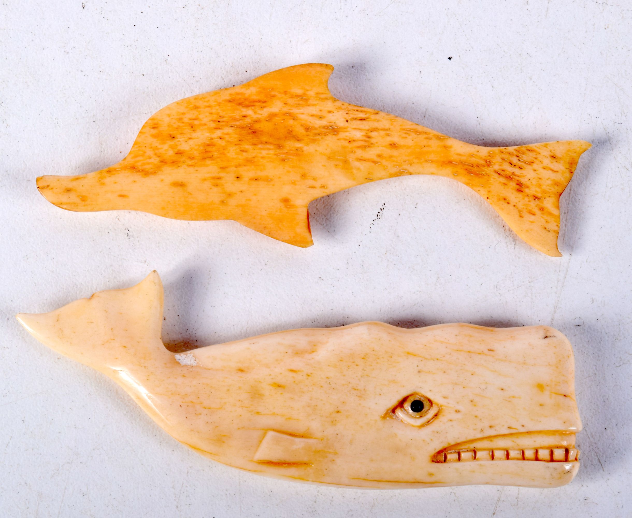 TWO CARVED BONE ANIMALS, A WHALE AND A DOLPHIN. Largest 8.1cm x 2.3cm x 0.6cm (2) - Image 2 of 3