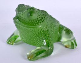 A FRENCH LALIQUE GLASS TOAD. 10 cm wide.