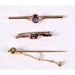 THREE EDWARDIAN 9CT GOLD BROOCHES. 4 grams. (3)