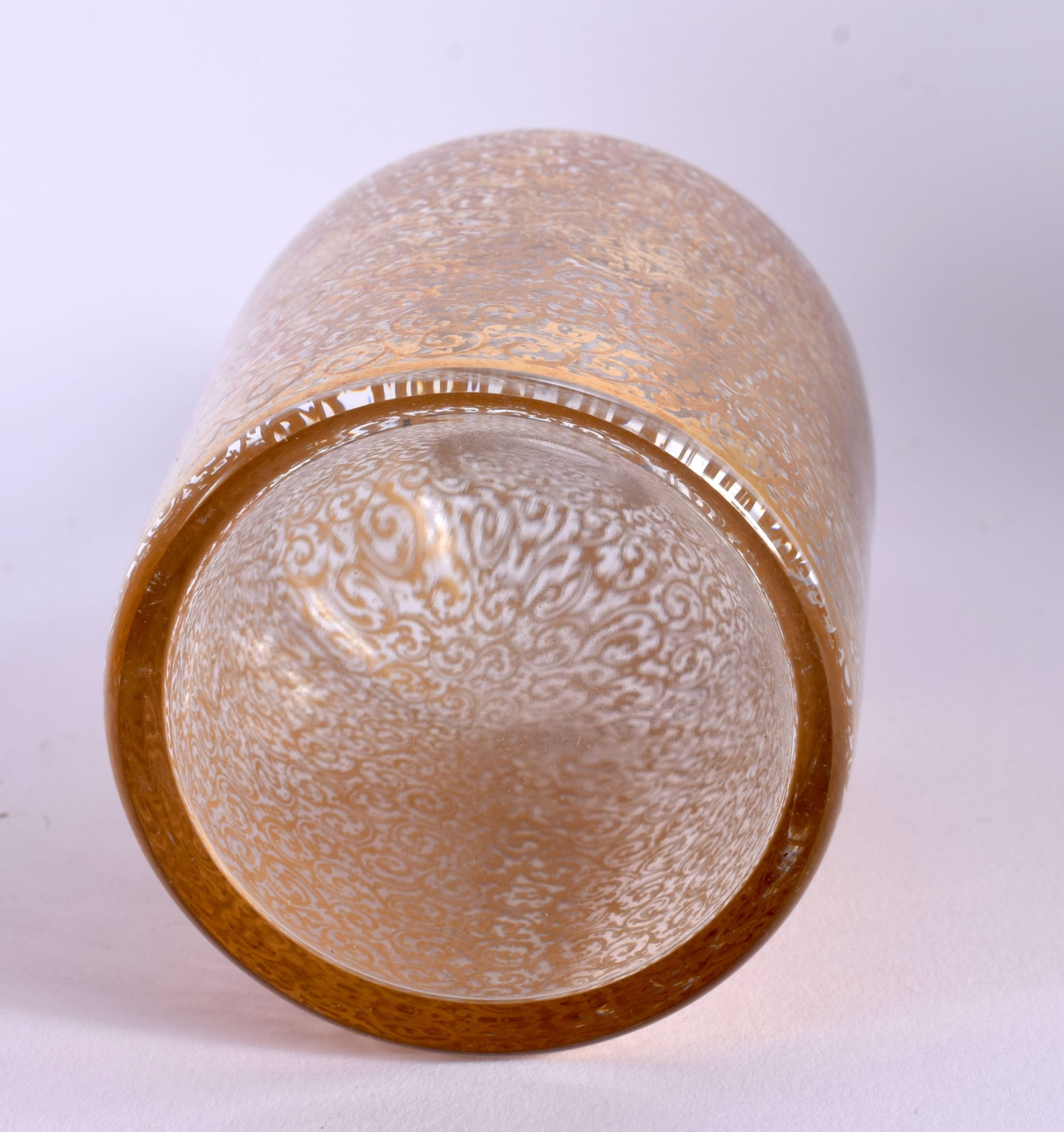 A FINE ANTIQUE BOHEMIAN GILT DECORATED GLASS LIQUOR BOTTLE with stand and glasses. Largest 27 cm x 1 - Bild 9 aus 17