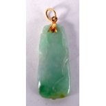AN EARLY 20TH CENTURY CHINESE GOLD MOUNTED JADEITE PENDANT Late Qing/Republic. 8 grams. 4.25 cm x 1.