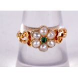 AN EDWARDIAN GOLD PEARL AND EMERALD RING. 1.9 grams. N.