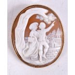 AN ANTIQUE 9CT GOLD CAMEO BROOCH. 15.5 grams. 5.5 cm x 4.5 cm.