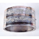 A VINTAGE SILVER TWO TONE BANGLE. 50 grams. 5.75 cm wide.