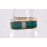 A 14CT GOLD AND MALACHITE RING. 3.7 grams. I.