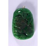 A CHINESE CARVED GREEN JADE GOLD MOUNTED PENDANT 20th Century. 6.5 cm x 4.25 cm.