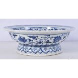 A Chinese porcelain blue and white dish decorated with dragon 7 x 22 cm.