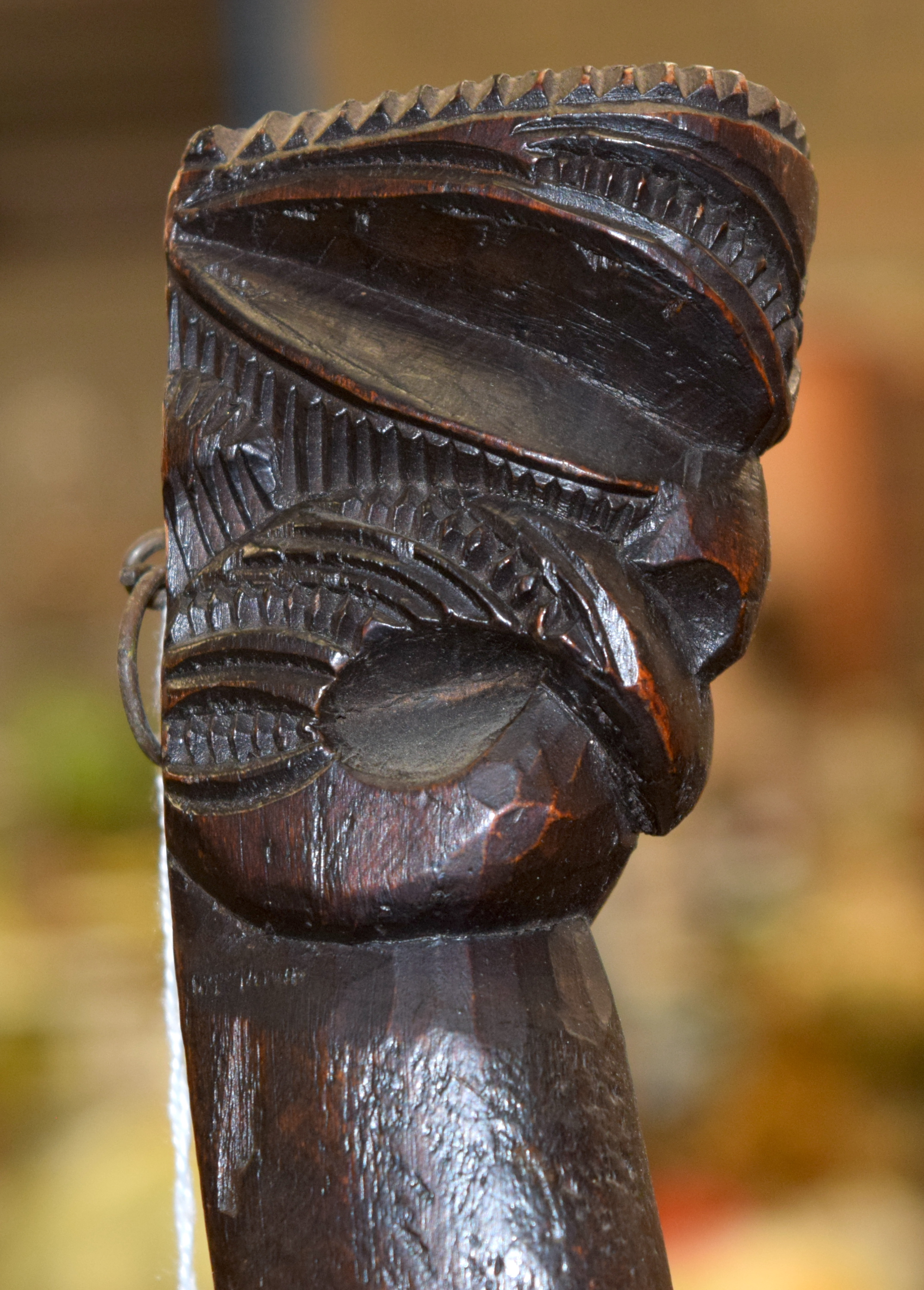 AN UNUSUAL EARLY 20TH CENTURY MAORI TRIBAL NEW ZEALAND CARVED WOOD CLUB possibly a Wahaiki, with fla - Image 20 of 22