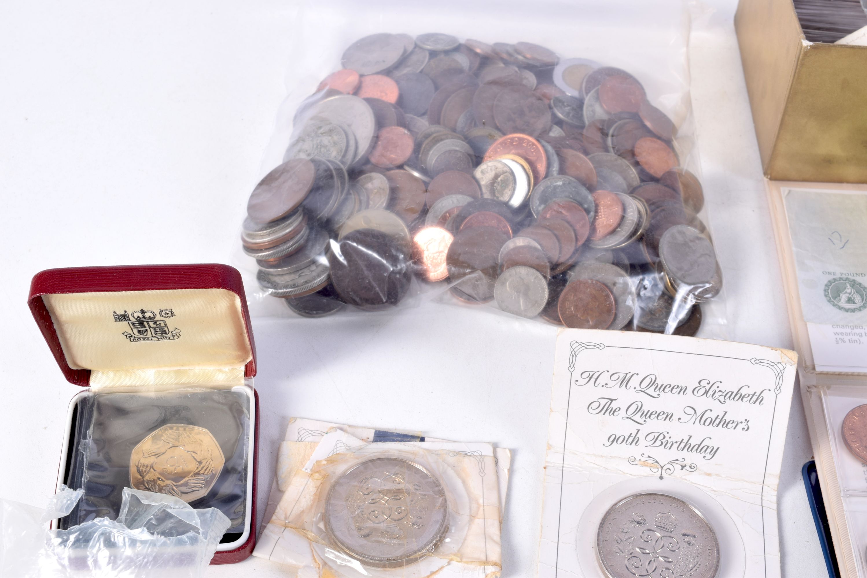 A collection of Coins and bank notes pre decimal and Continental (Qty). - Bild 2 aus 9