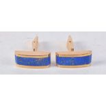 A PAIR OF 18CT GOLD AND LAPIS LAZULI CUFFLINKS. 15 grams. 2 cm x 0.75 cm.