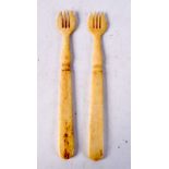 A PAIR OF ANTIQUE BONE FORKS. 14 cm x 2 cm.