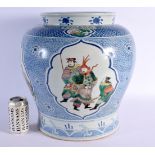 A LARGE CHINESE BLUE AND WHITE FAMILLE VERTE PORCELAIN VASE 20th Century, painted with figures. 40 c