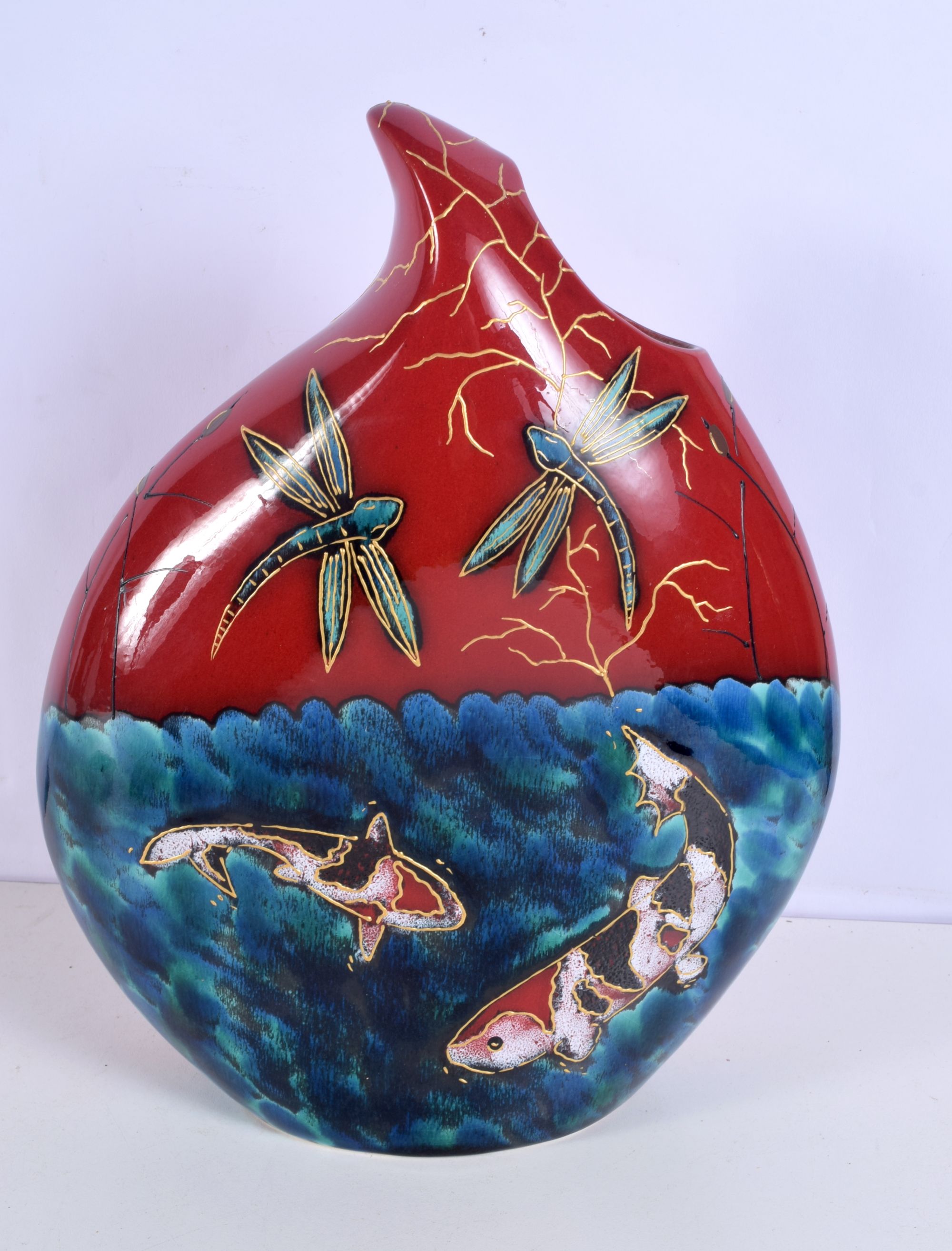 A large Sarah Euin limited edition glazed vase decorated with metal thread dragon fly and fish desig - Bild 2 aus 3