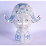 AN UNUSUAL LLADRO PORCELAIN TRICORN HAT BUST C1970 to 1984. 25 cm x 18 cm.