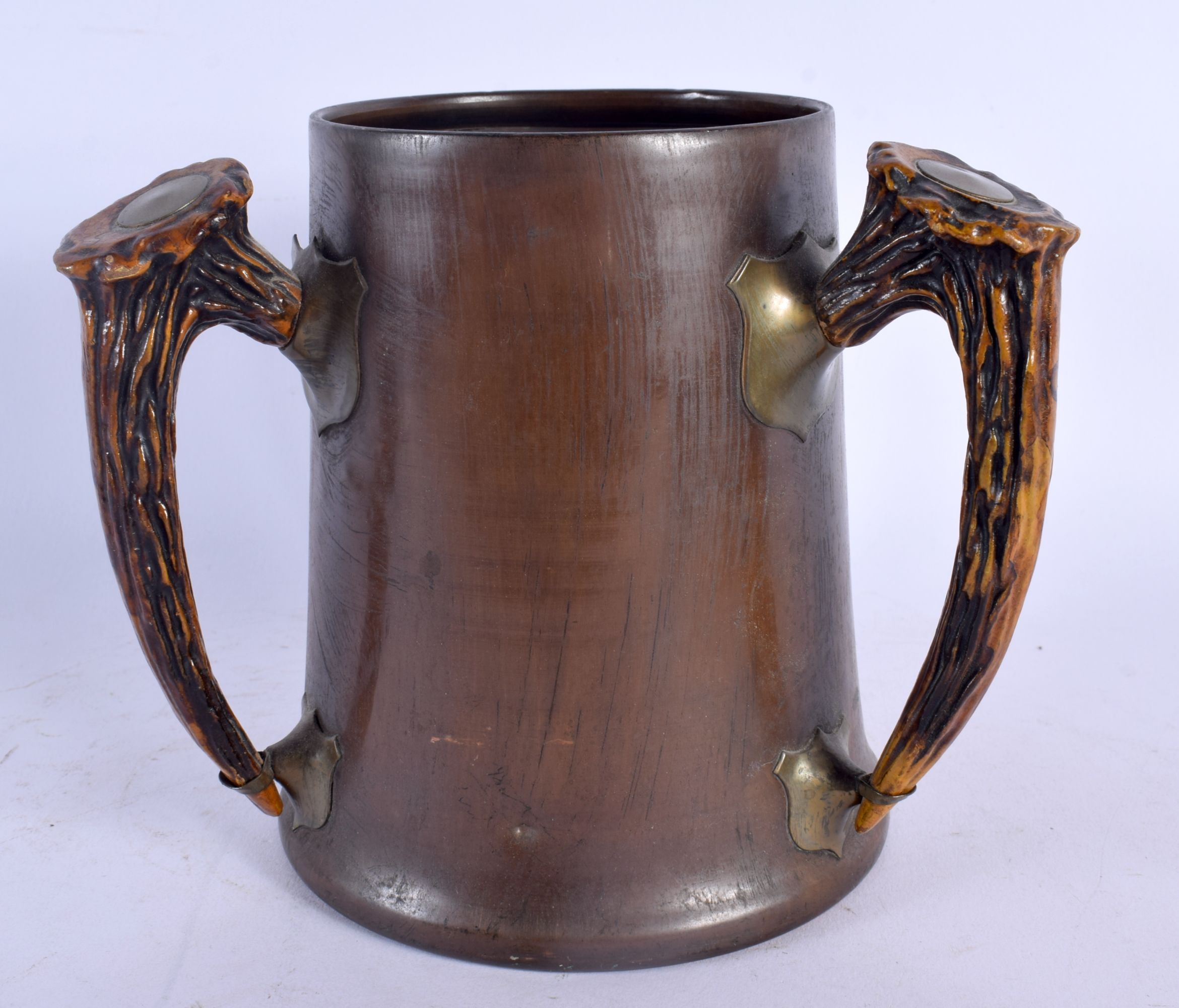 AN ANTIQE TRIBAL HORN MOUNTED MUG. 16 cm x 14 cm. - Image 3 of 5