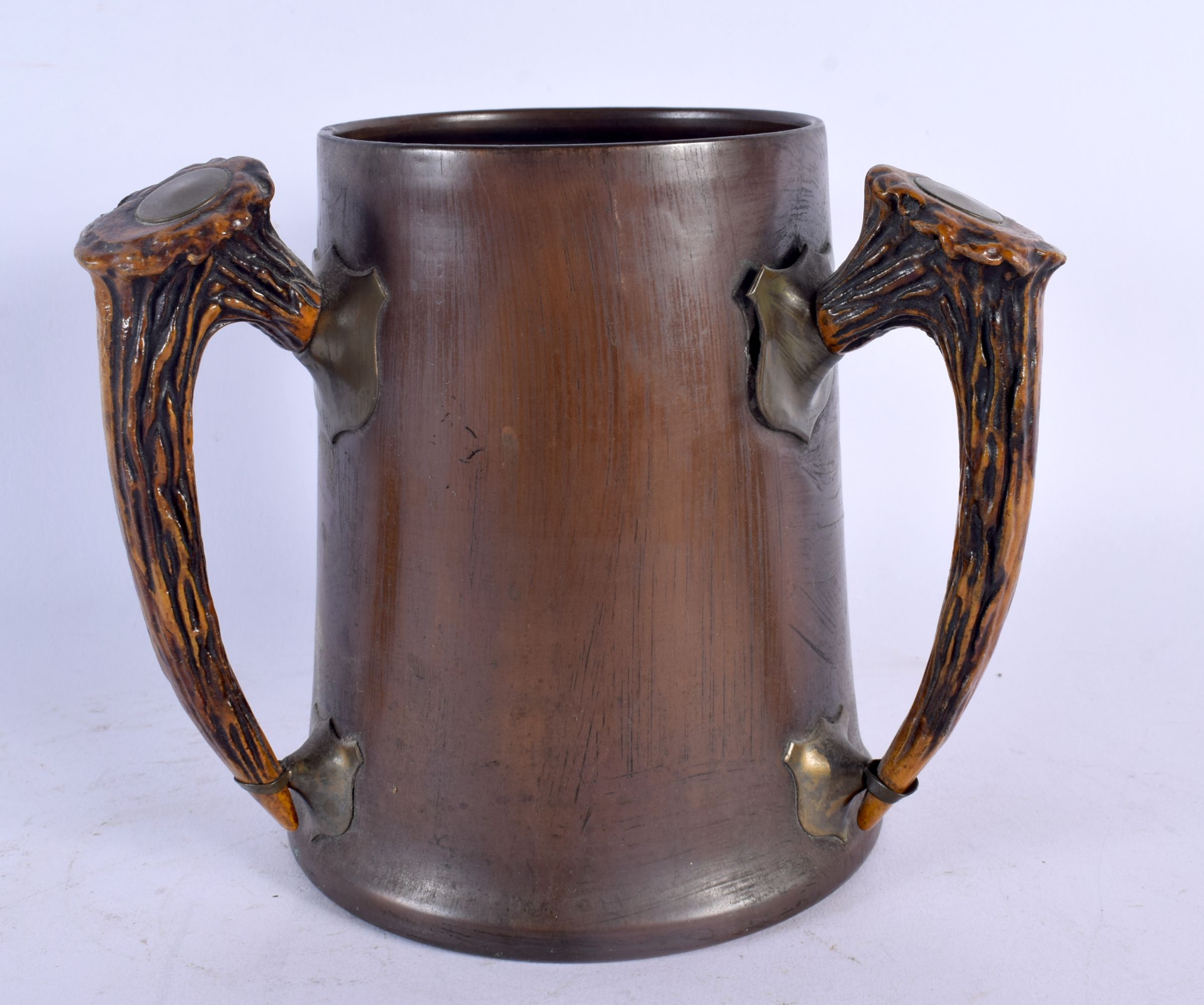 AN ANTIQE TRIBAL HORN MOUNTED MUG. 16 cm x 14 cm. - Image 2 of 5