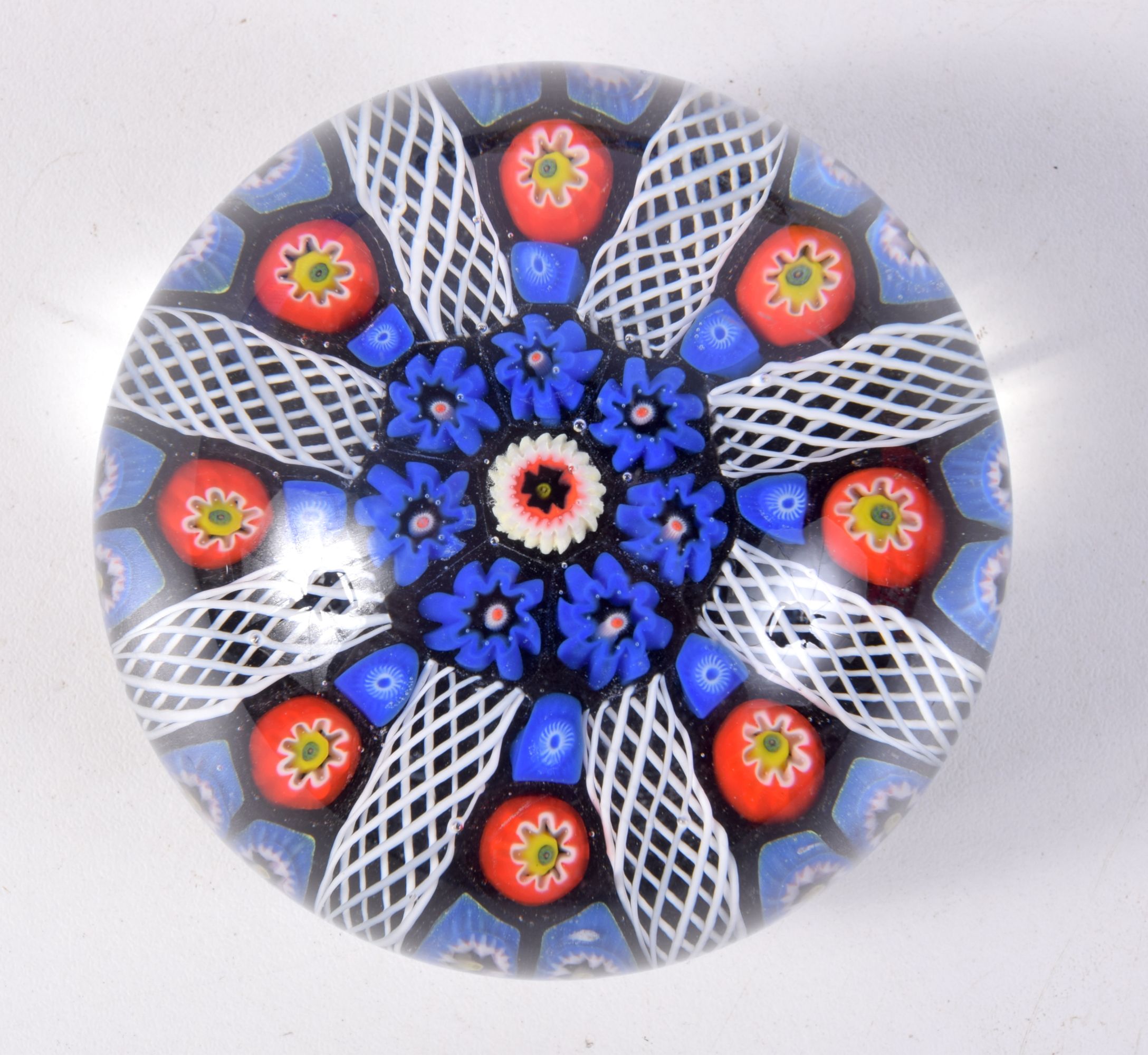A collection of Paperweights, Millefiori, Perthshire etc largest 10.5 cm (8) - Bild 2 aus 17