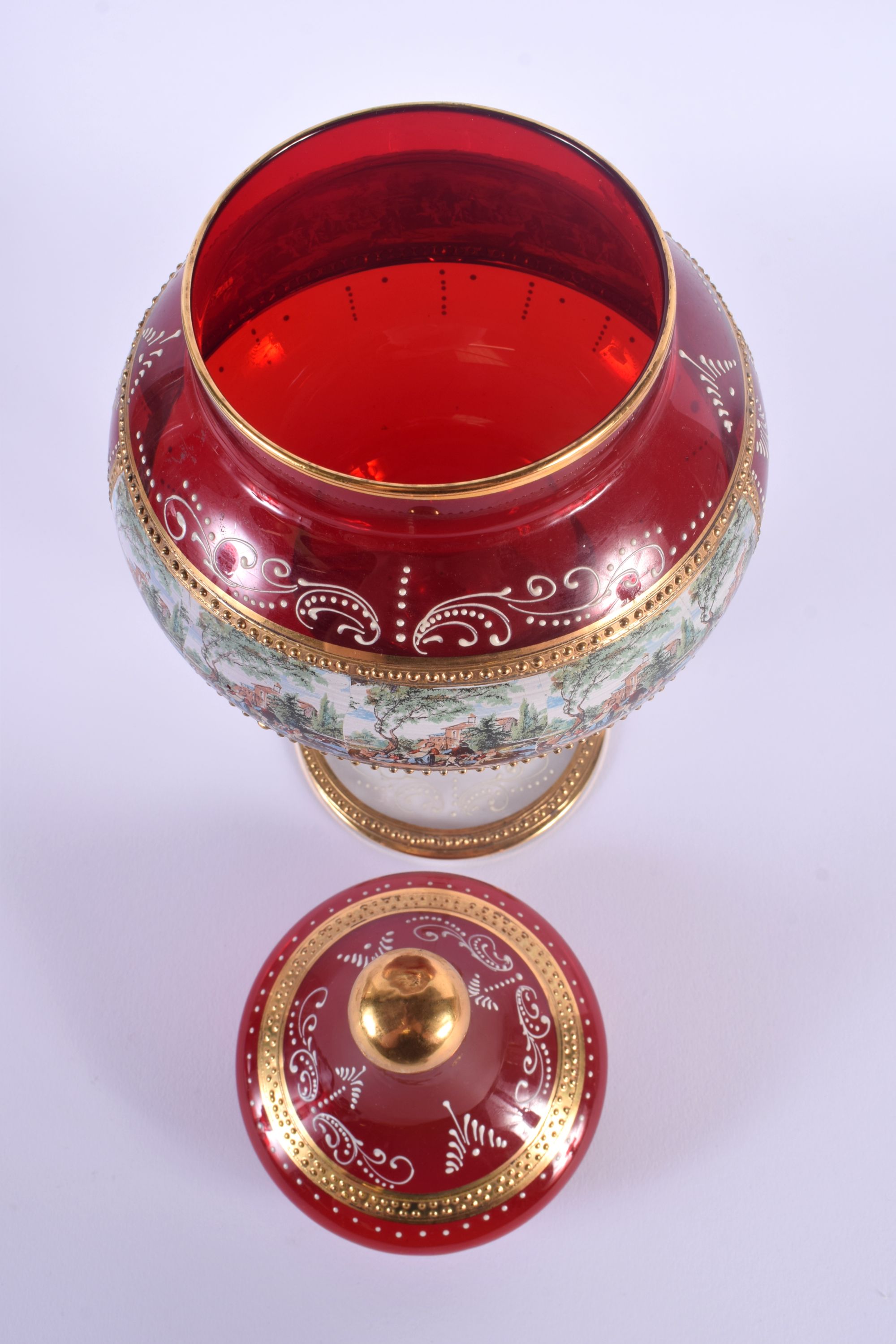 AN UNUSUAL BOHEMIAN CRANBERRY ENAMELLED GLASS VASE AND COVER together with an unusual enamelled plat - Bild 3 aus 6