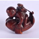 A JAPANESE CARVED BOXWOOD FISH NETSUKE. 4.5 cm x 4 cm.