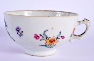 A VERY RARE 18TH CENTURY CHINESE EXPORT FAMILLE ROSE TEACUP painted in London, possibly at the Giles