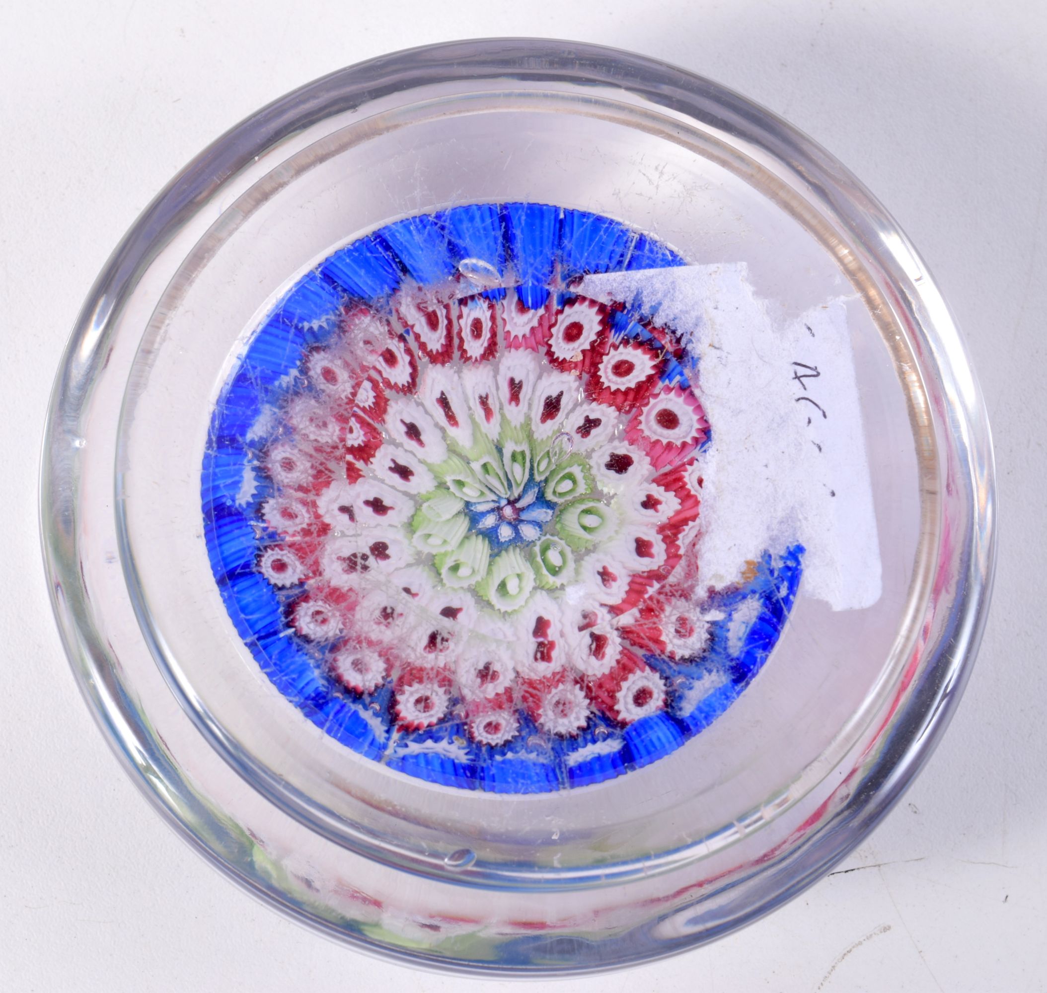 A collection of Paperweights, Millefiori, Perthshire etc largest 10.5 cm (8) - Bild 13 aus 17