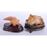 TWO LATE 19TH CENTURY CHINESE CARVED AGATE FIGURES. Largest 9.5 cm wide. (2)